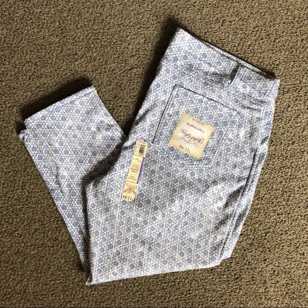 Faded Glory Capri Stretch Snowflake Jeggings NWT